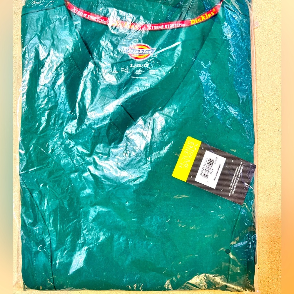 Dickies Women’s Xtreme Stretch V-Neck Scrub Top